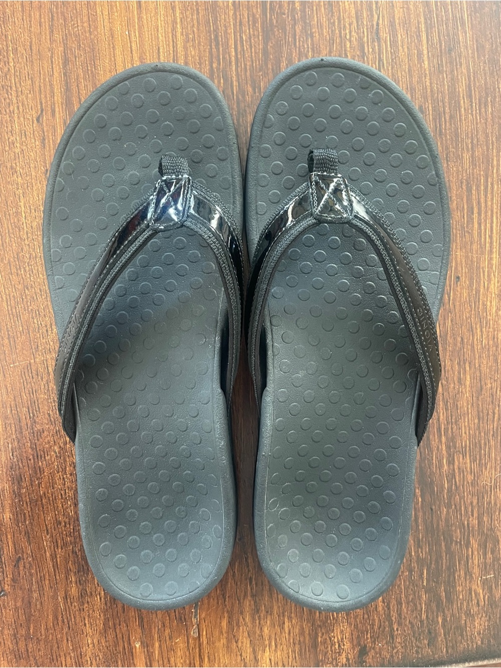 Vionic Women’s Black Patent Strap Flip-Flops